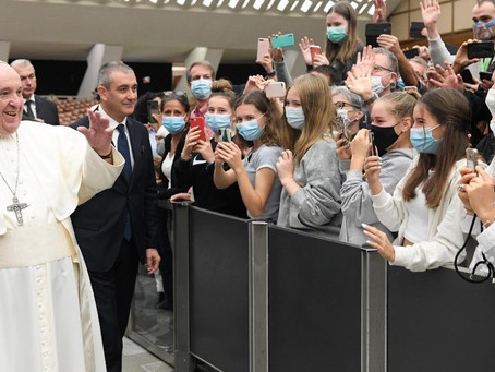 O Papa: os ministérios do Leitorado e Acolitado abertos às mulheres