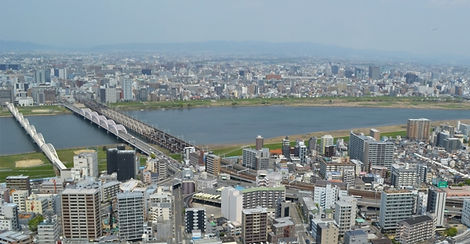 大阪ビル群と川.jpg