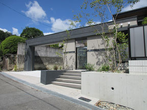 昼夜で映えるライティング外構