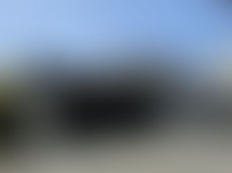 石張りが映える斜面地のガレージ外構