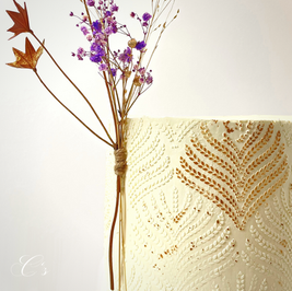 Buttercream Geburtstagstorte, mit floralem Pattern, Trockenblumen und Gold-Details