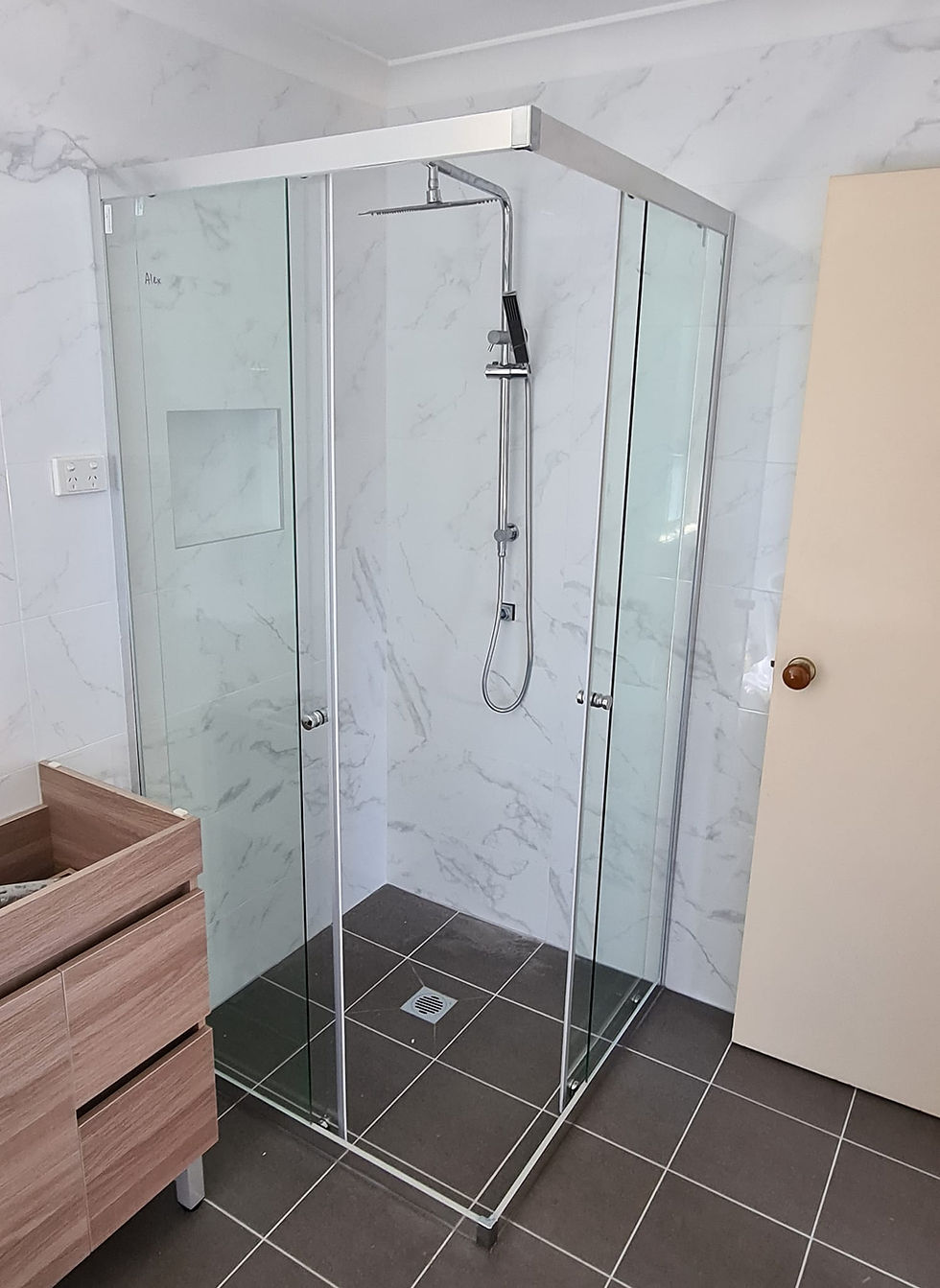 Thumbnail: Semi frameless corner entry shower screen