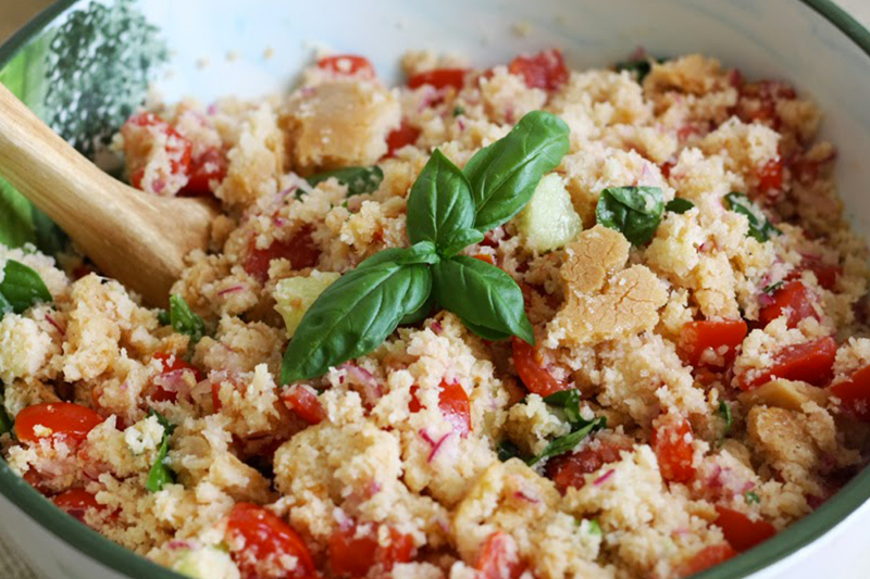 Panzanella Toscana, excellent quick and fresh dish. Damare Rosato in combination.