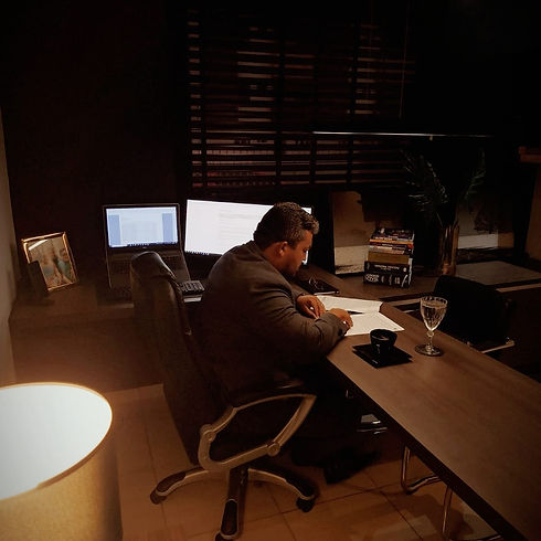 Weslley Guedes em sua sala