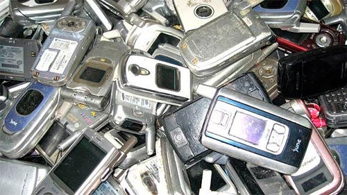 Celular Antigo e Blackberry