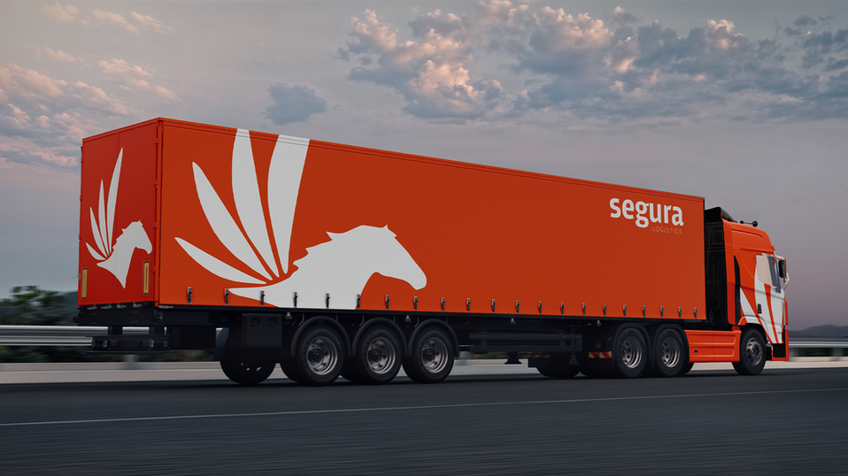 Carreta sider com carga lateral para giro rápido de doca — Segura Logistics