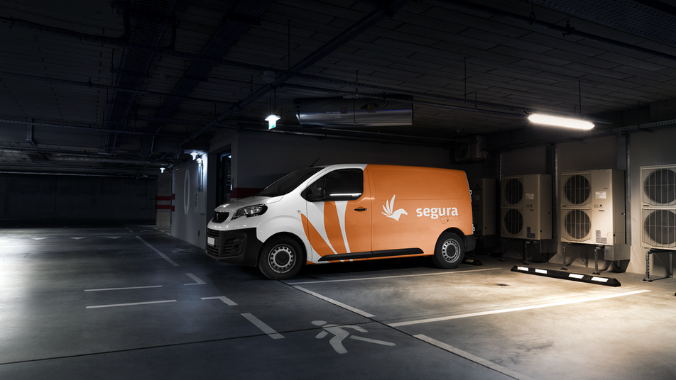VUC 1 3/4 baú médio para rotas urbanas ágeis — Segura Logistics