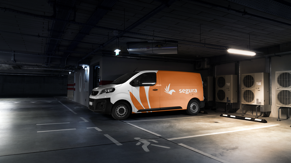 VUC 1 3/4 baú médio para rotas urbanas ágeis — Segura Logistics