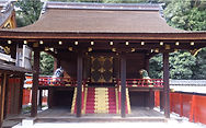 東本殿