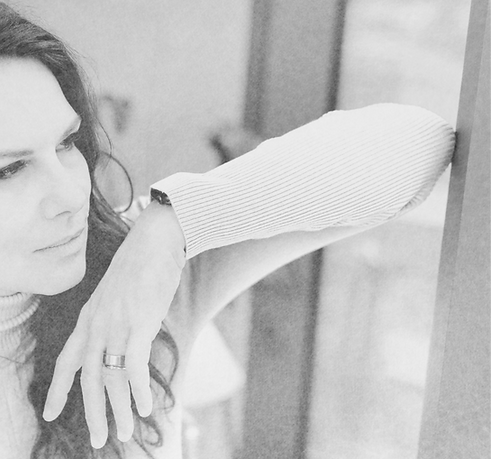 JessicaPhotographyHR-28_edited_edited_edited_edited_edited.png