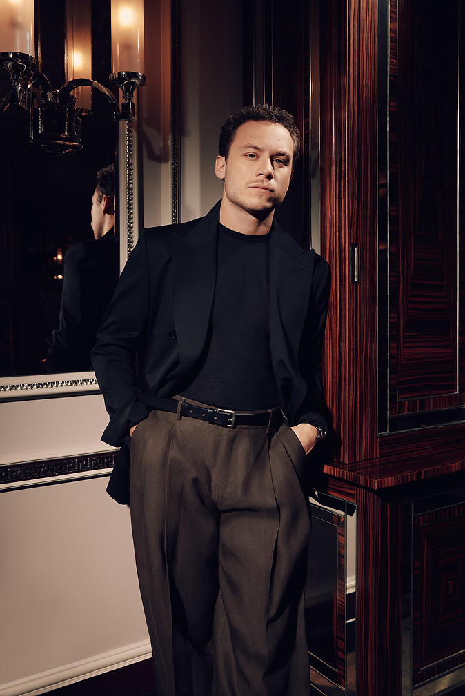 Finn_Cole_The_Rake_2_352_R S.jpg