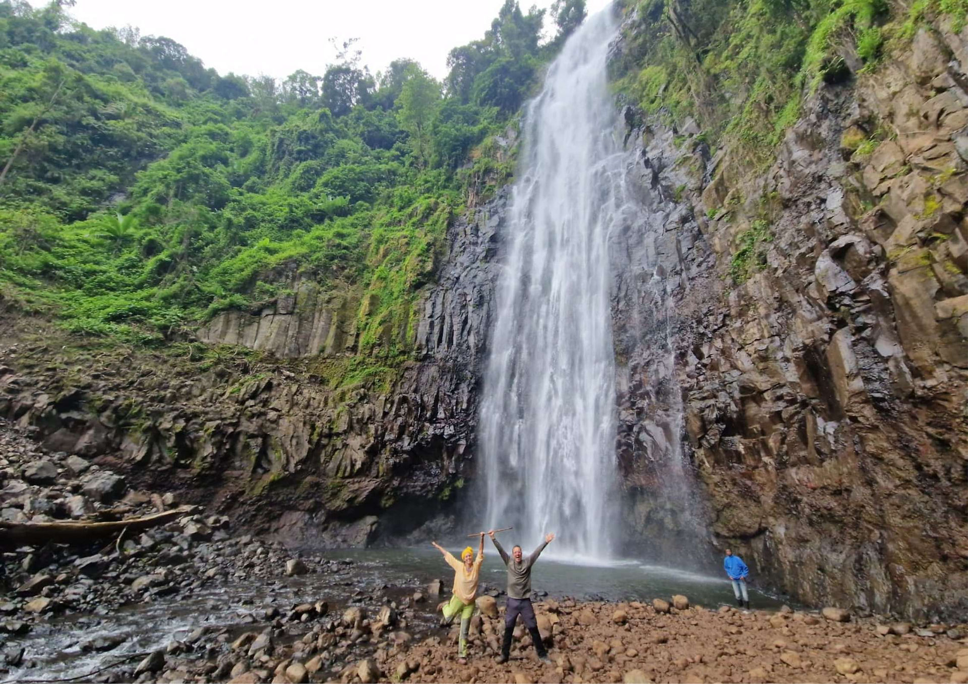 Visita Cascada de Materuni luna de miel tanzania