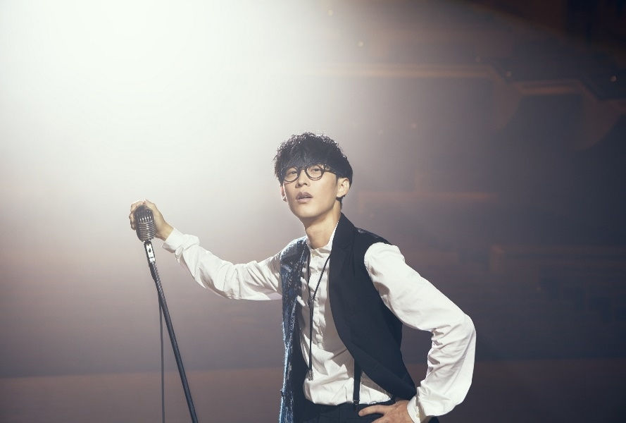 Japanese Singer Masayoshi Oishi Releases First Album Entertainer