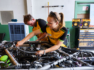 THEY DID IT! JCB Sets New World Land Speed Record in Hydrogen Powered Vehicle