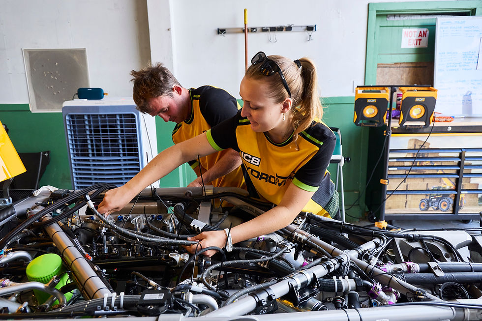 THEY DID IT! JCB Sets New World Land Speed Record in Hydrogen Powered Vehicle