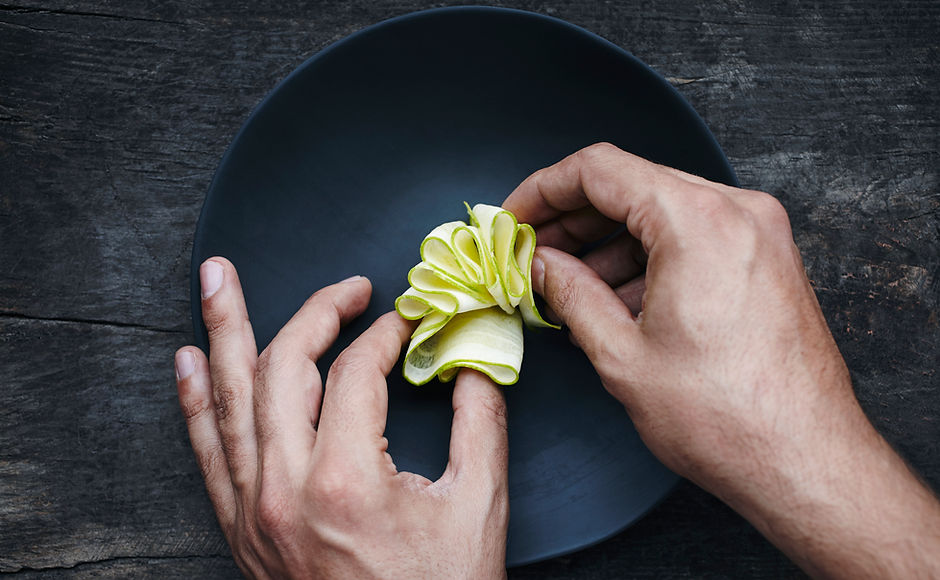 El labrar del alimento en la placa