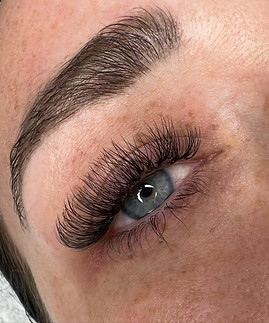 Wimpernverlängerung Volumen.jpg