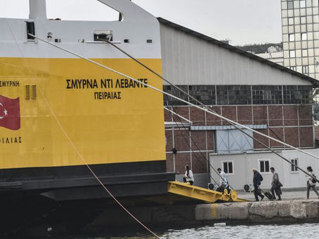 Hallaron cerca de 100 personas desnudas en el río Evros