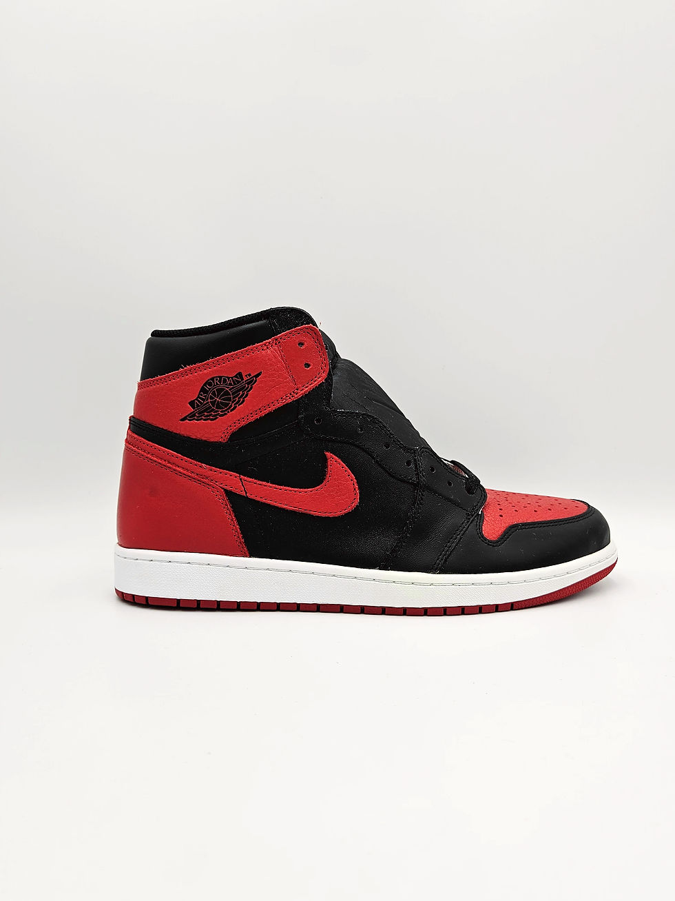 Thumbnail: Pair Nike Air Jordan 1 Retro OG