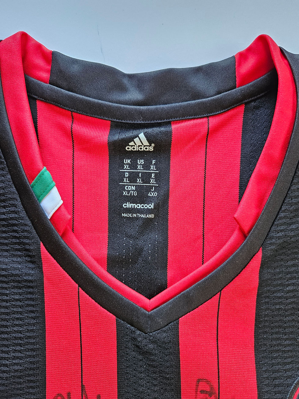 Thumbnail: Jersey A.C Milan 12 signatures customized Kobe Bryant 2013