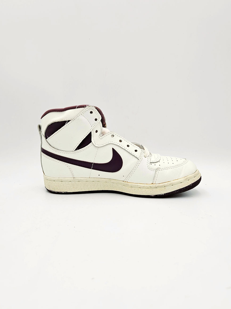 Thumbnail: Pair Nike Convention High Sample