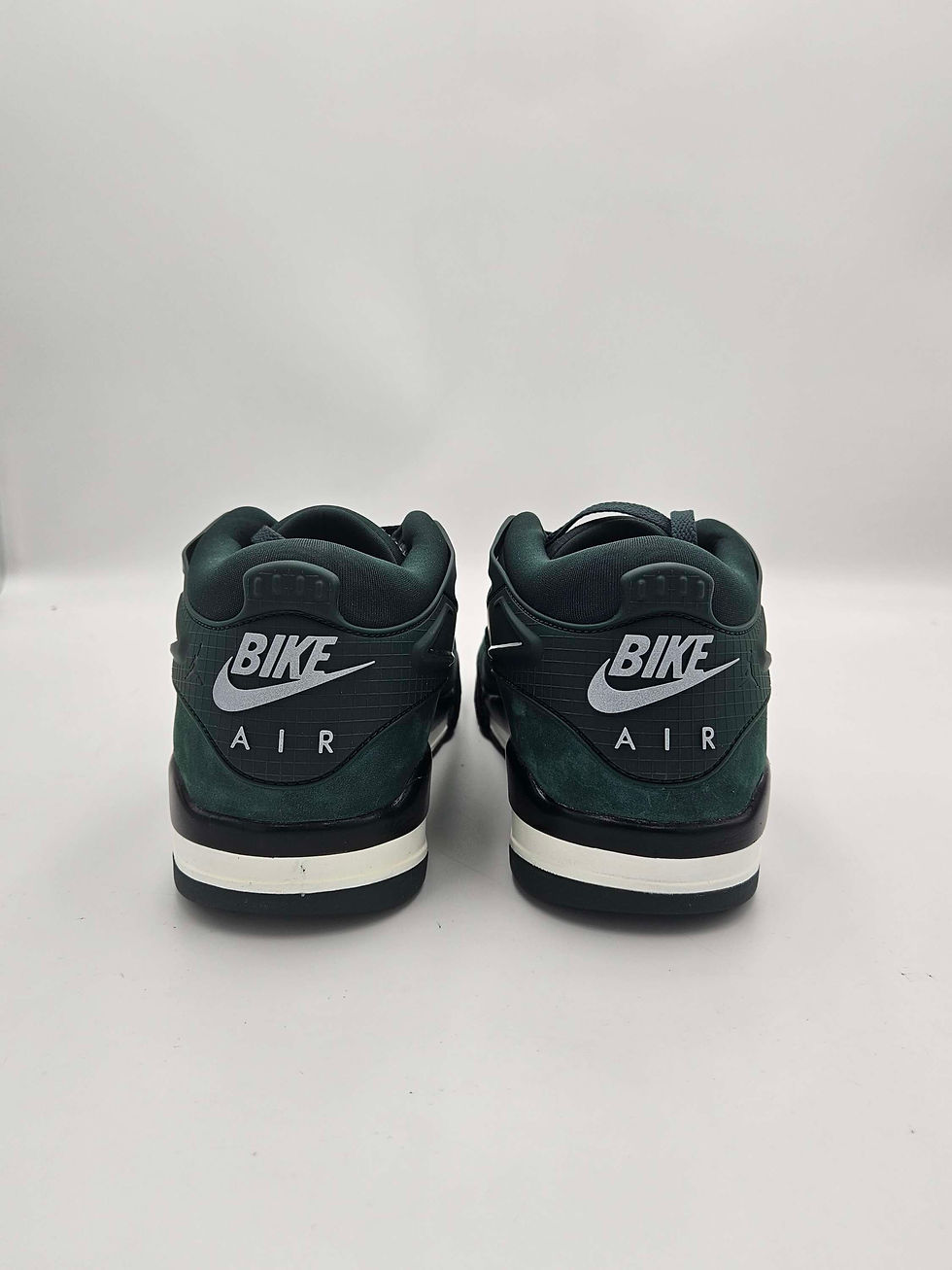 Thumbnail: Pair Nigel Sylvester x Air Jordan 4 RM Pro « Grandma’s Driveway »