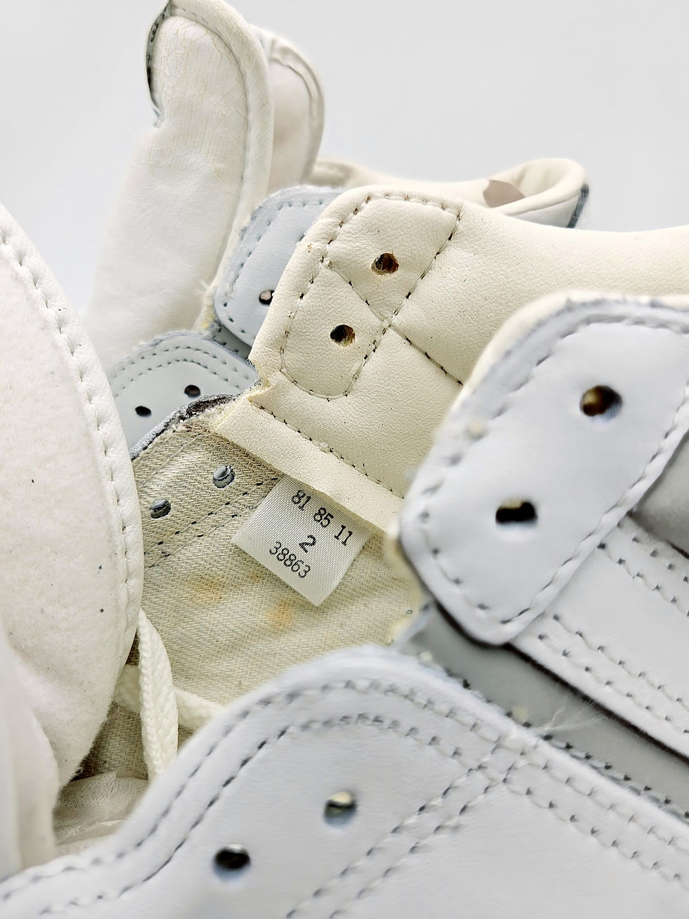 Thumbnail: Pair Converse Revolver (weapon kids)