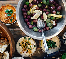 kaboompics_olives-hummus-5724.jpg