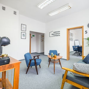 Część wspólna odpoczynku – idealne miejsce na chwilę relaksu przy kawie lub herbacie.