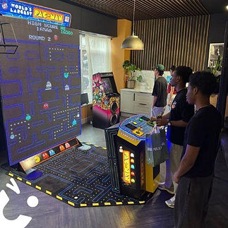 pac-man geant jeux saint-etienne.jpg