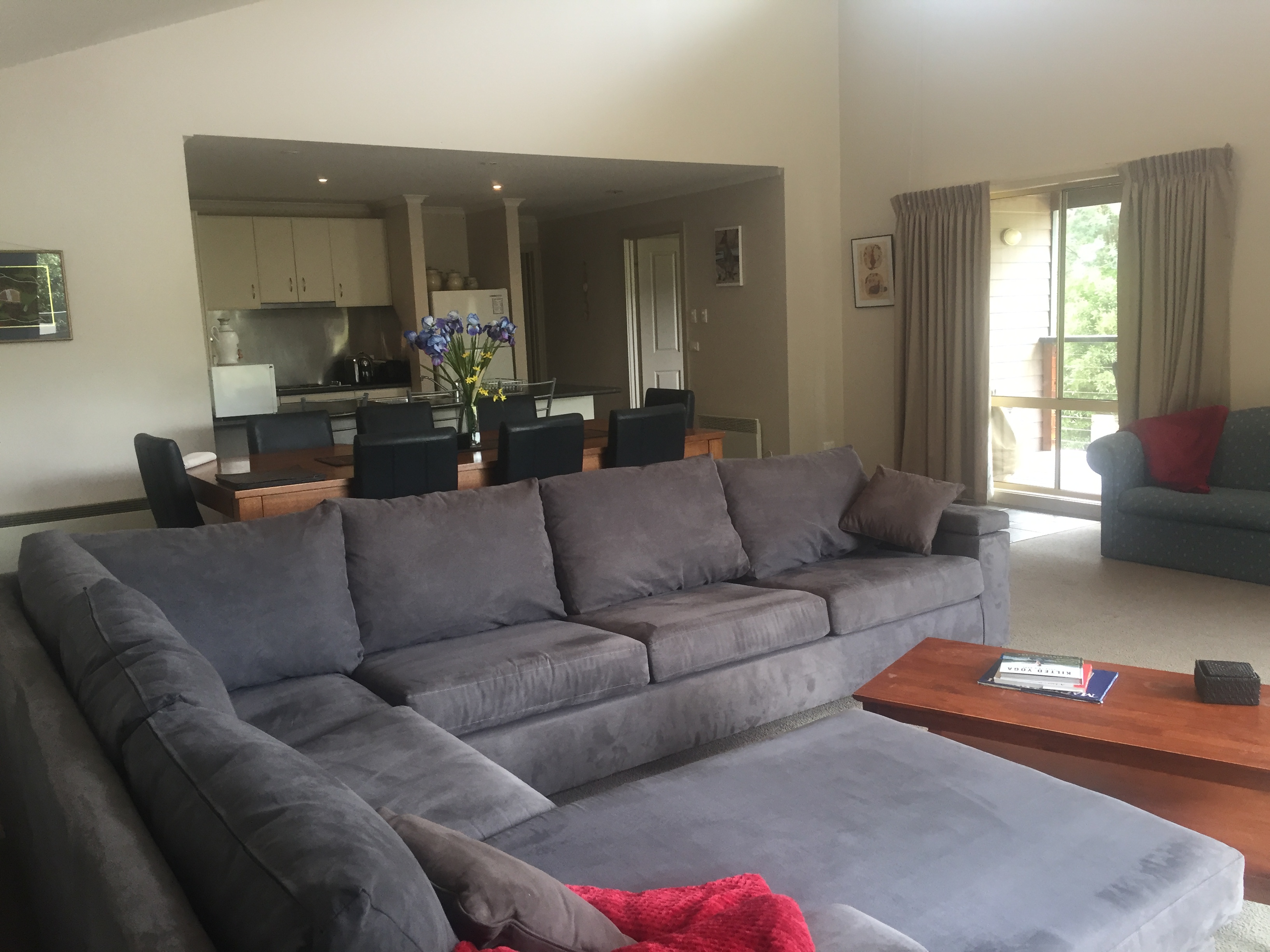 Heated lounge & dining area