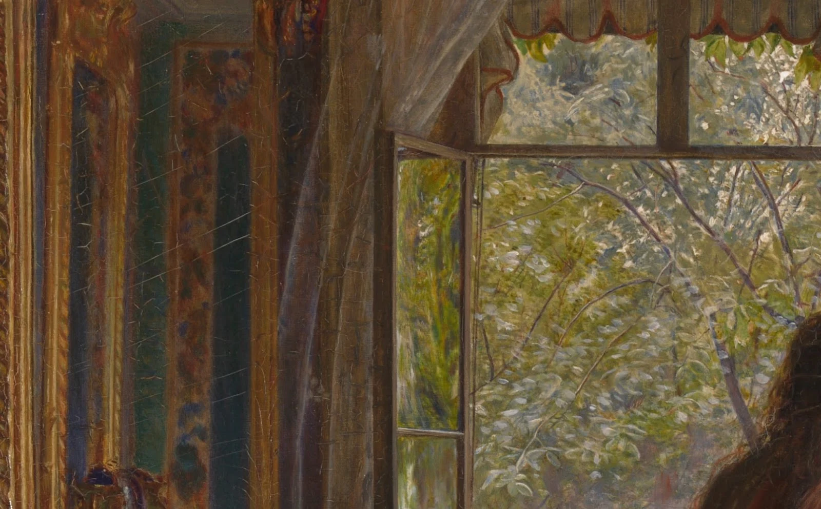 Dettaglio di una finestra aperta, si intravede un giardino