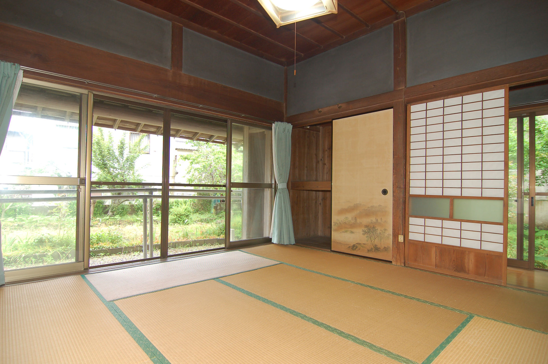 奥の８畳間