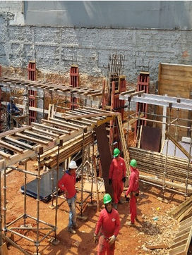 17/11/23 - Montagem do cimbramento para laje do térreo.