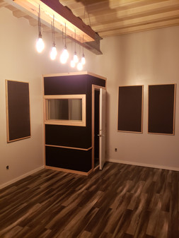 Studio d'enregistrement
Recording Studio
Vocal Booth
Acoustic Panels
Sound Treatment