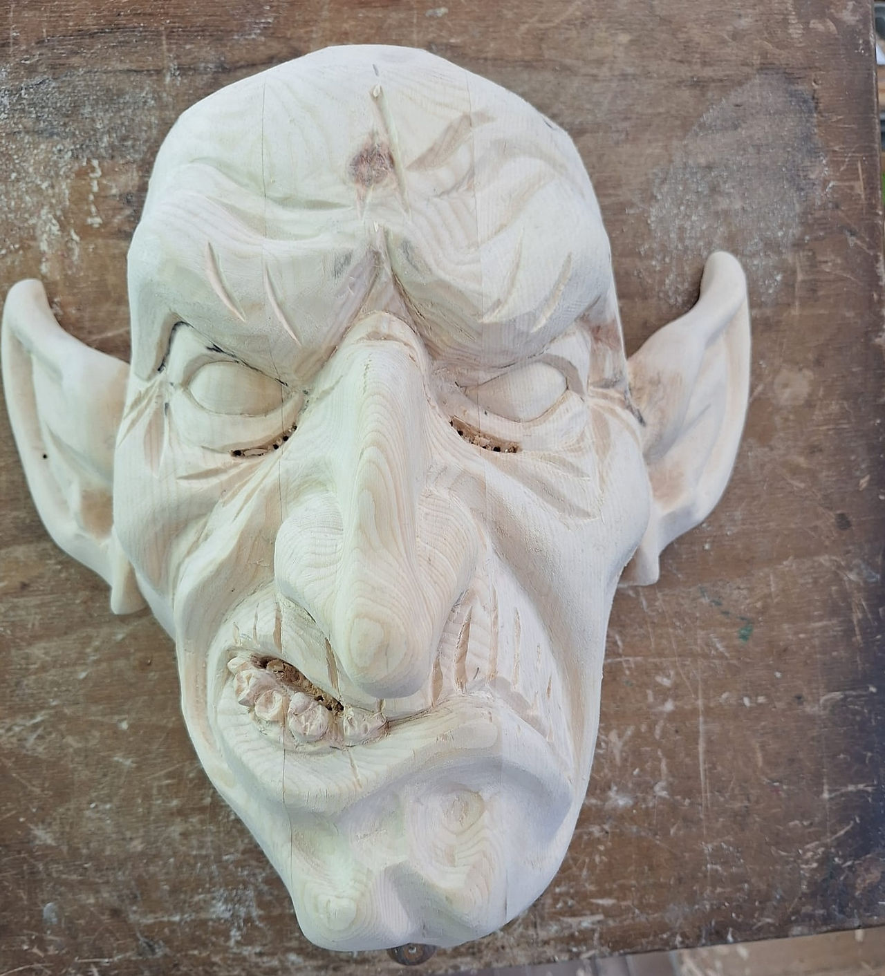 geschnitzte Maske