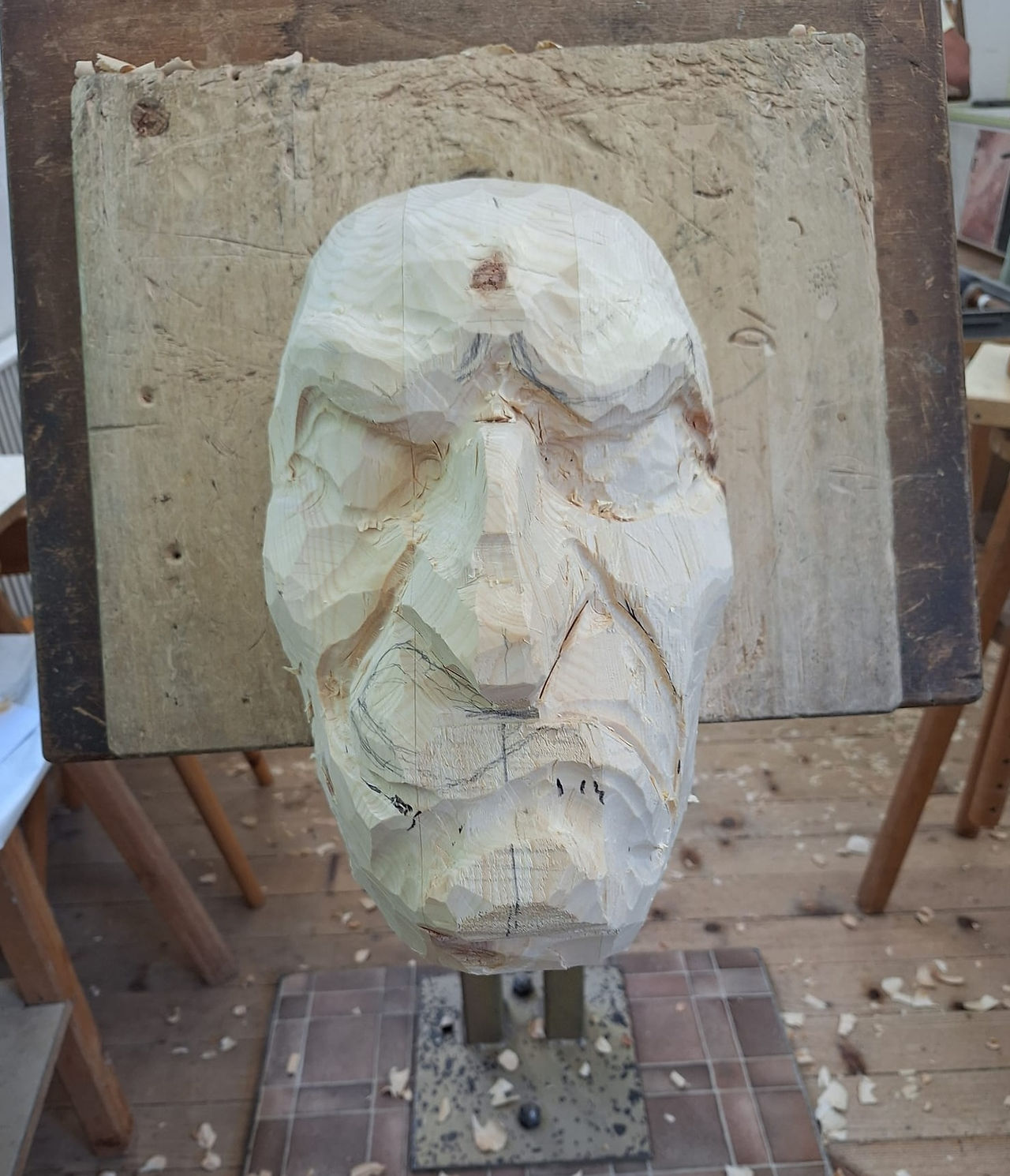 Die Maske ist behauen
