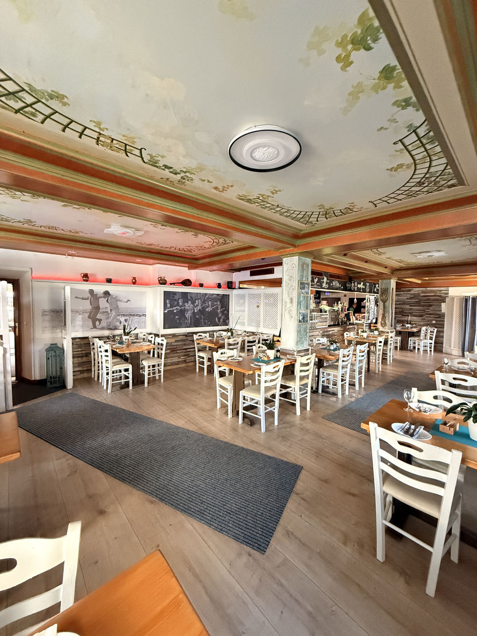 Authentisches griechisches Restaurant in Prien – Innenansicht der Taverne Giamas