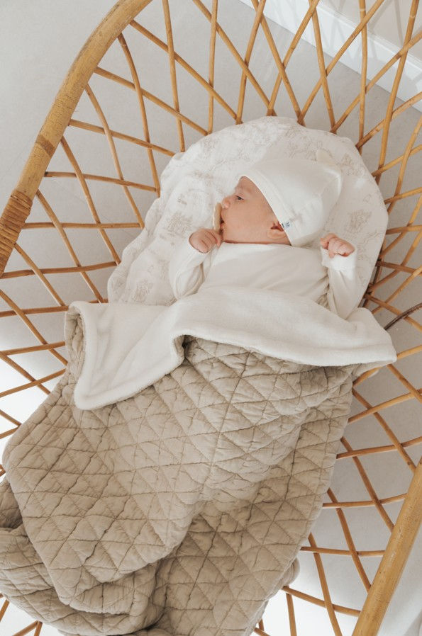 תמונה ממוזערת: שמיכת במבוק אורגני עם צד קטיפה פליזי 75-100 ס"מ - גוון אפור צדפה