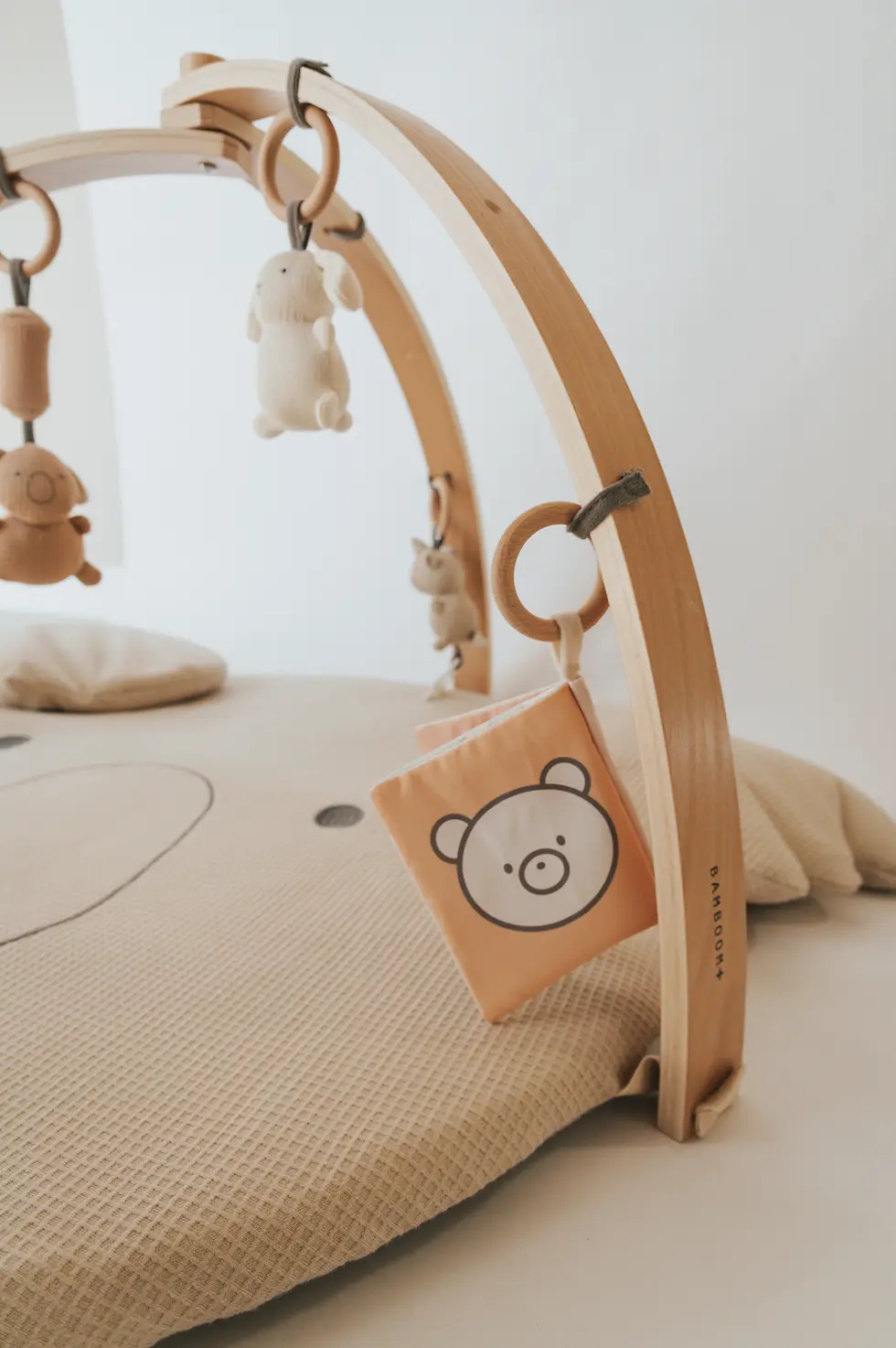 תמונה ממוזערת: אוניברסיטה לתינוק + משטח מבד במבוק - קואלה