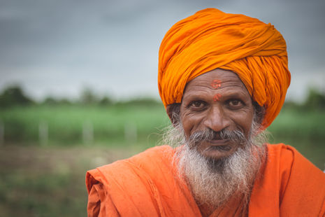 Guru Pūrṇimā: qué significa realmente la palabra gurú dentro de la tradición del yoga