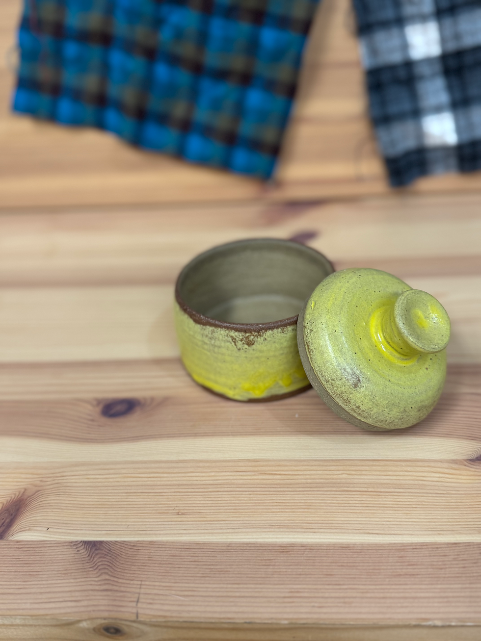 Thumbnail: Salt cellar in "yellar"