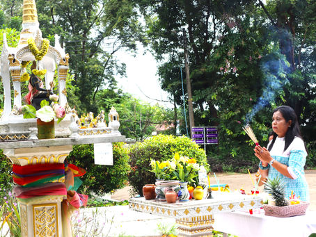 ศพอ.บ้านศรีวนาไล จังหวัดอุบลราชธานี จัดพิธีสักการะ และเปลี่ยนผ้าสไบห่มองค์พระประชาบดี เพื่อเสริมความ