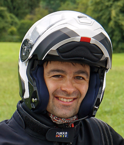 Ozzy auf Motorradtour mit dem HJC