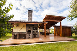 зона мангала с коптильней