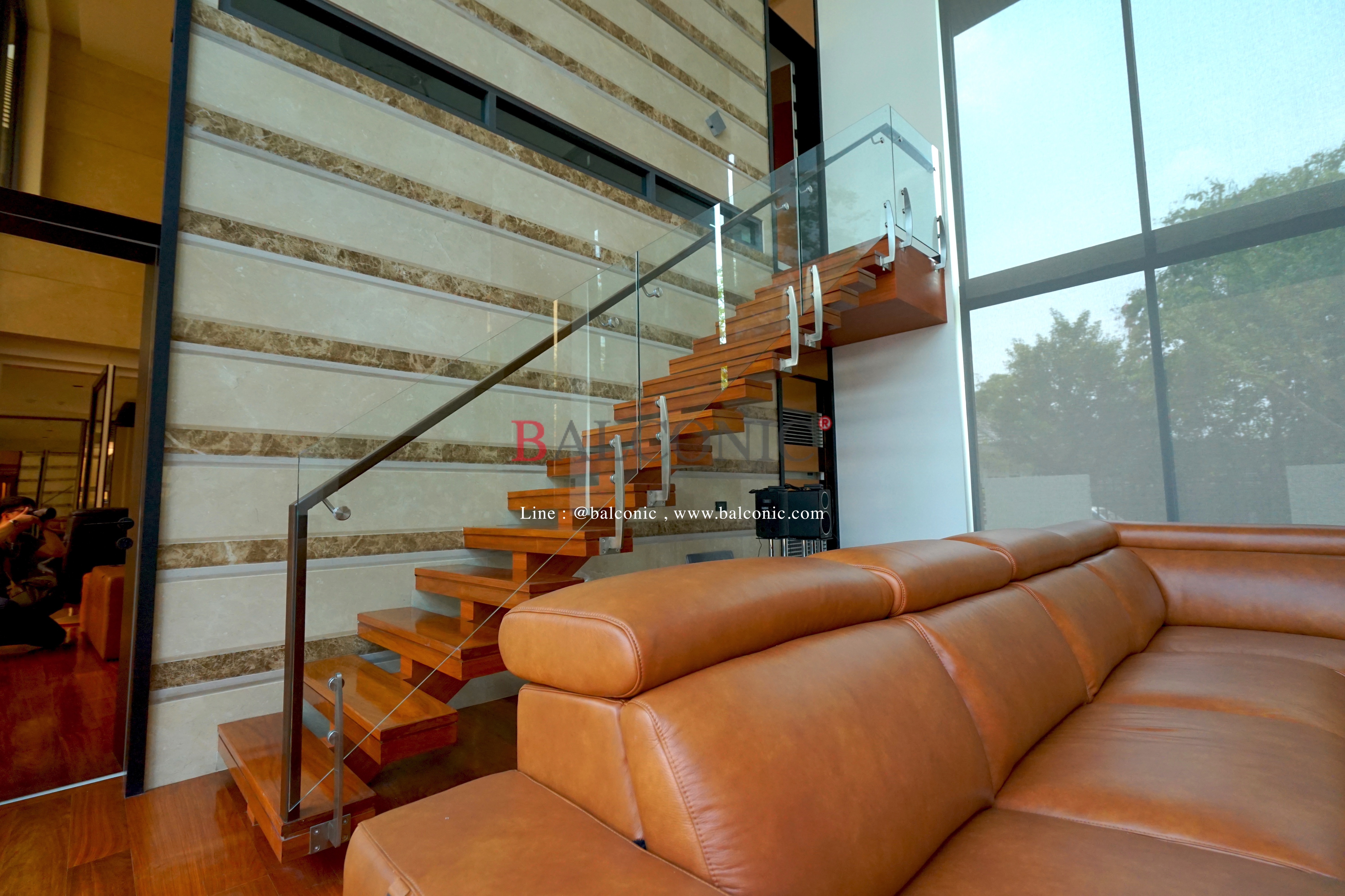 ราวบันได สำเร็จรูป เสาสแตนเลส จับกระจก Balconic