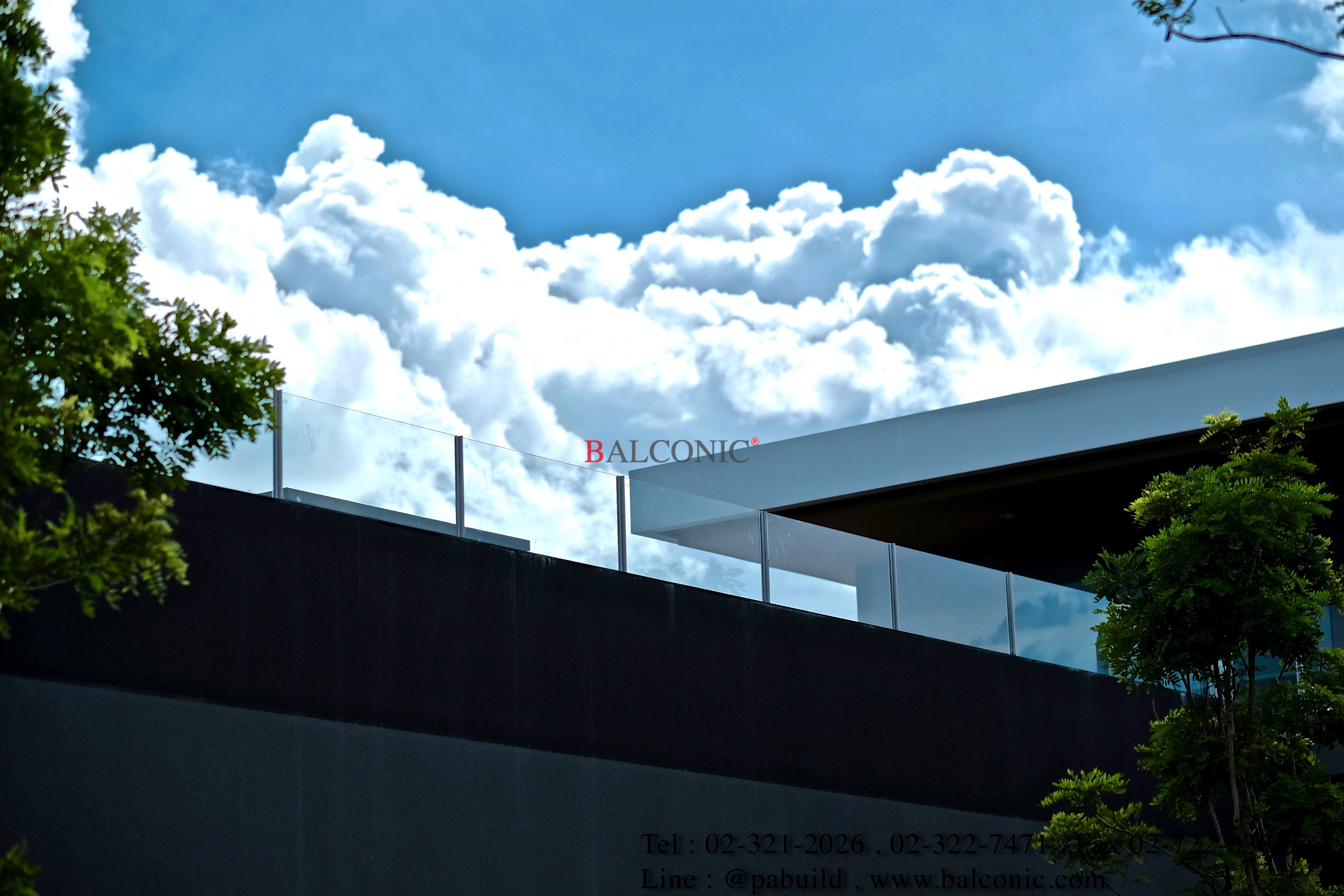 หมู่บ้านวิรันยา สโมสร ราวกันตก ราวกระจกสแตน ราวมือจับอลูมิเนียมลายไม้