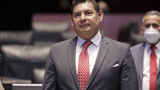 Alejandro Armenta, se mantiene en el Top 10 de gobernadores mejor evaluados