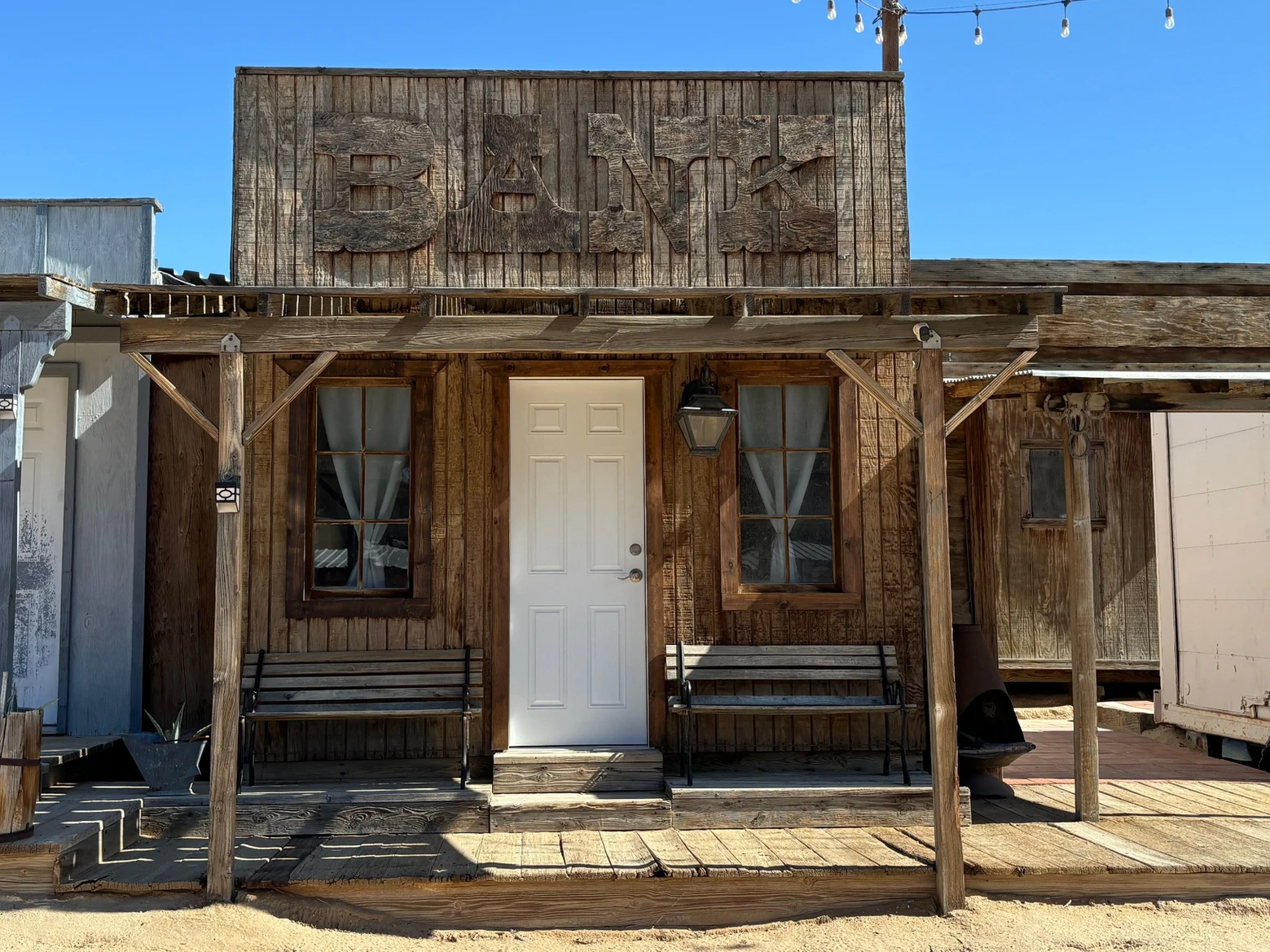 NUKE TOWN Hotel- BANK/DENTIST
