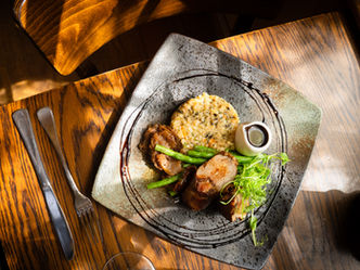 The Cosmopolitan Hotel Trentham, Pub Meals, Wood Fire Pizza, Beer Garden, Food and Drink, Hepburn Shire, Best Country Pubs in Victoria, Accomodation, Top Tiny Town